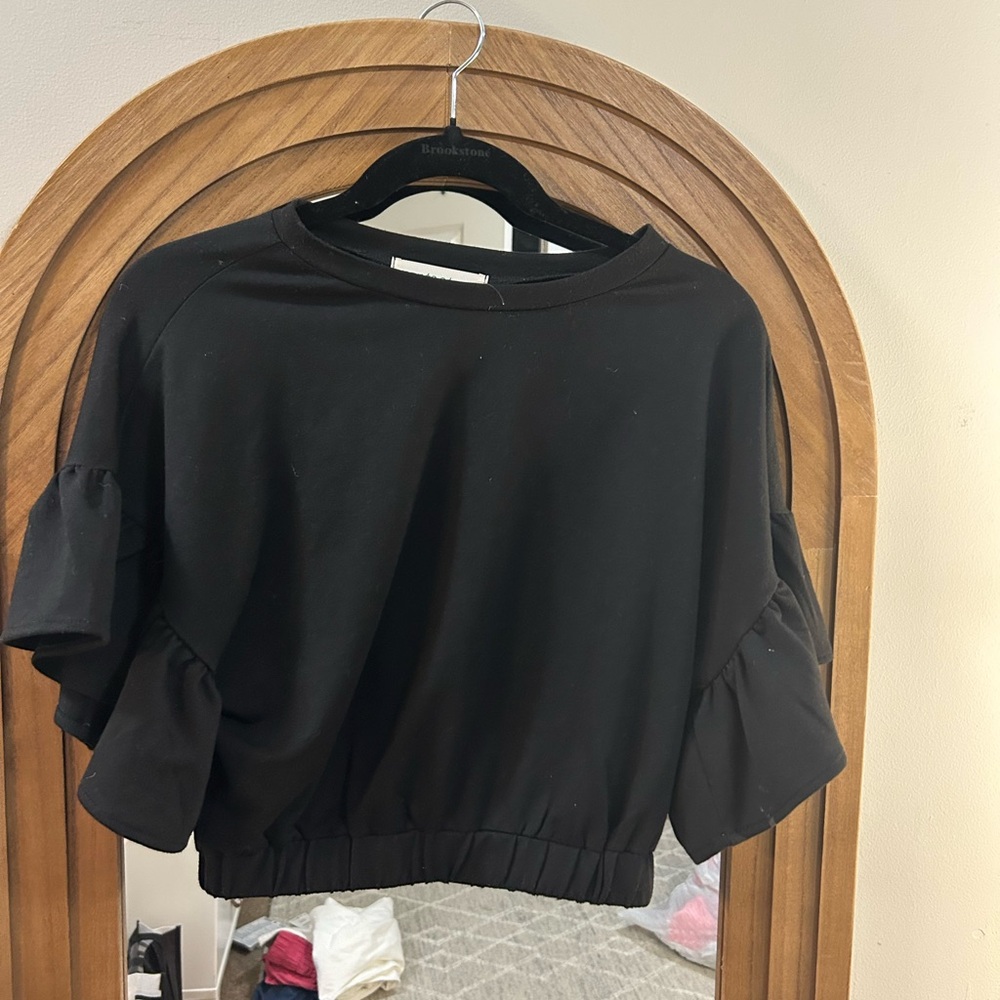 Pants store black cropped shirt